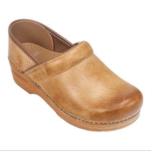Dansko Professional Clog Distressed Leather 38 Wide